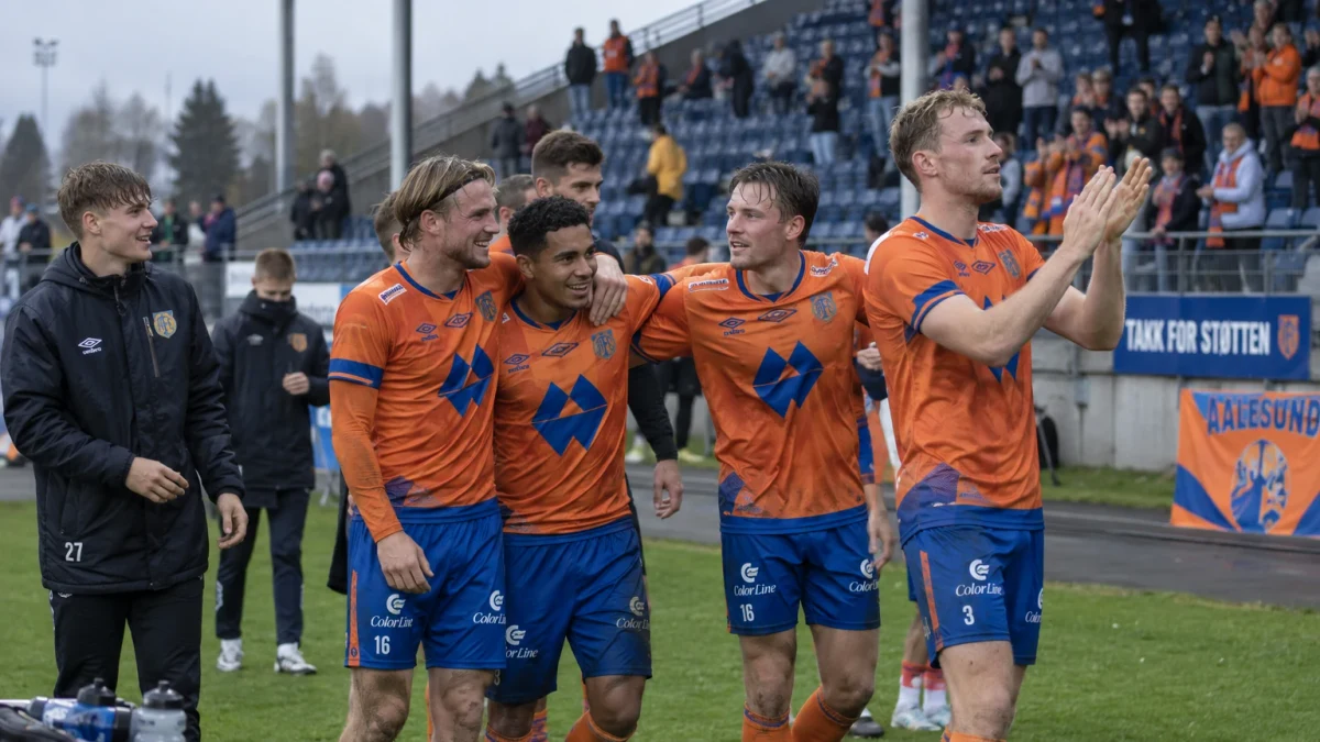 Aalesund har åtte kamper uten tap og er nummer to